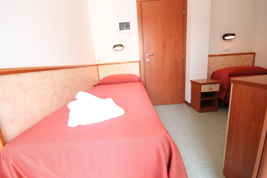 Hotel Merkury Torre Pedrera Екстер'єр фото