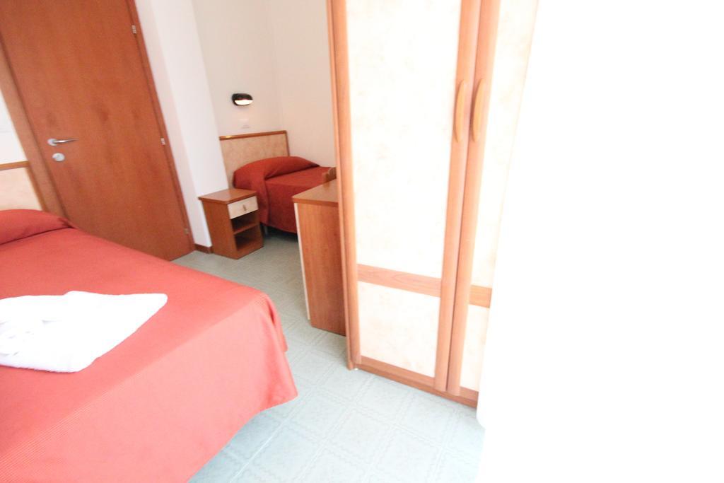 Hotel Merkury Torre Pedrera Екстер'єр фото