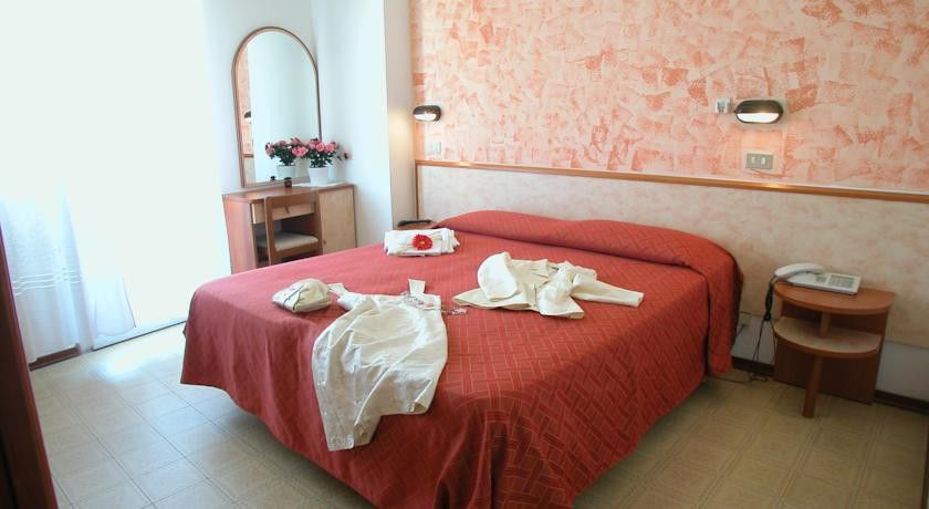 Hotel Merkury Torre Pedrera Екстер'єр фото